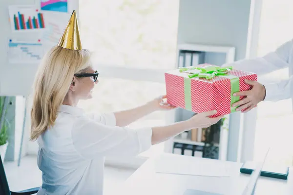 Що подарувати колезі на день народження